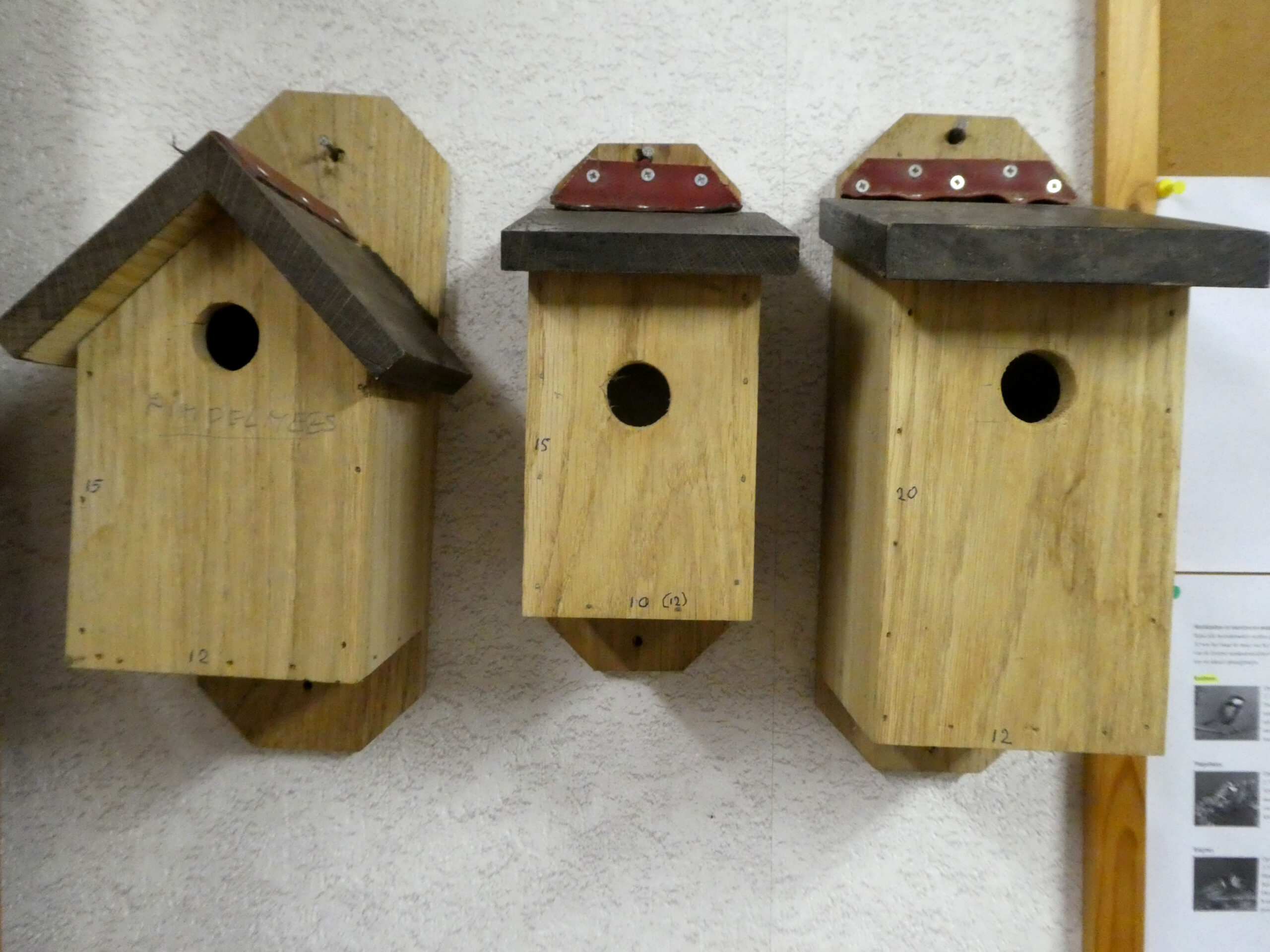 drie verschillende vogelhuisjes